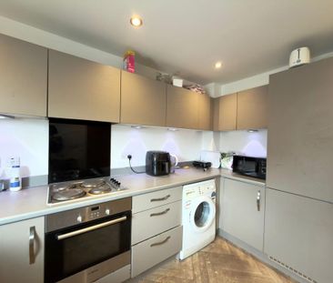 1 bedroom in a flat share to rent - Photo 6