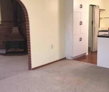 Attractive on Argyle - Photo 3