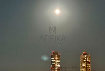 Piso en alquiler de cuatro habitaciones junto al Teatre Nacional de Cataluña, Barcelona