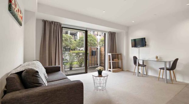 GROUND FLOOR ONE BEDROOM APARTMENT - Photo 1