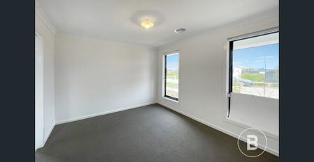 MODERN FOUR BEDROOM HOME IN DESIRED SUBURB - Photo 2
