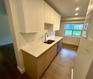 For Lease - 8 Wingreen Court Unit# 3, Toronto, Ontario - Photo 3