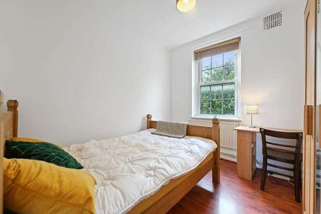 Large Delightful Three Or Four Bedroom Apartment In Kennington, SE17 - Photo 4