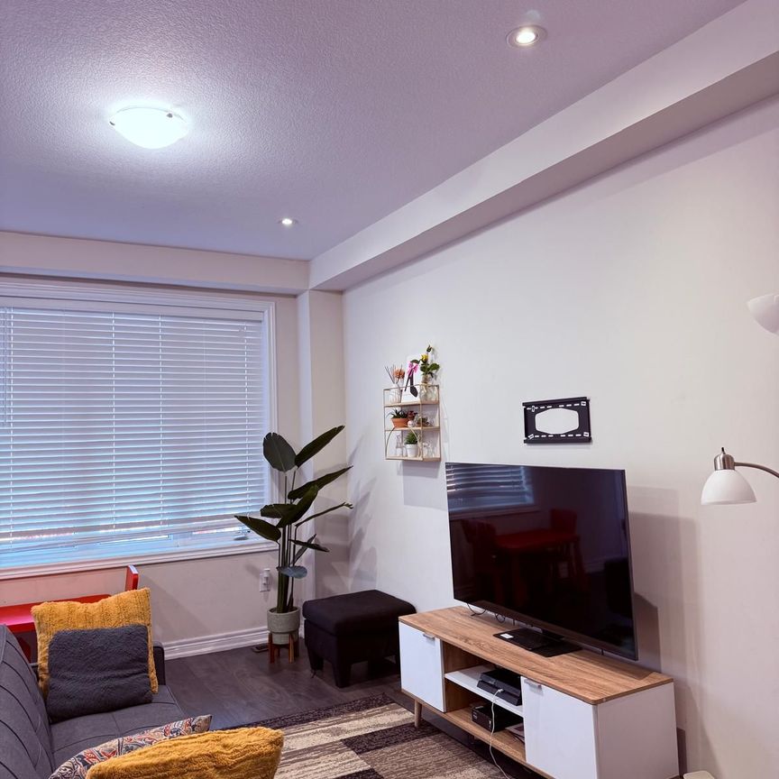 For Lease - 33 Hollywood Court, Cambridge, Ontario - Photo 1