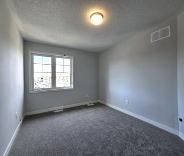 For Lease - 19 Pyrite Private, Barrhaven, Ontario - Photo 2