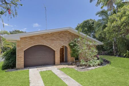 Lowset Family Home in perfect location - Photo 4