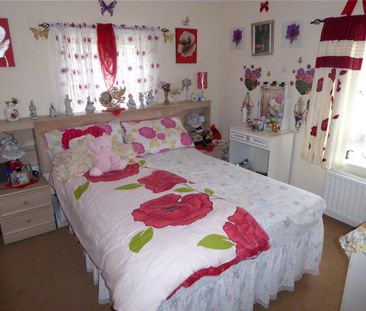 Sandhall Green, Pellon, Halifax, HX2 - Photo 2