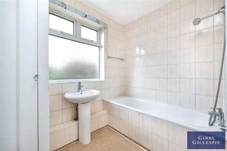 4 bedroom semi-detached house to rent - Photo 3