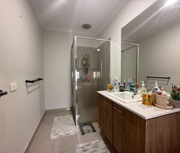 Spacious Four-Bedroom Family Home with Two Bathrooms and Double Gar... - Photo 5