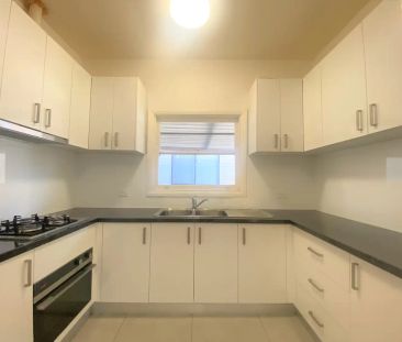 “Well Loved Family Home !!!!” - Photo 6