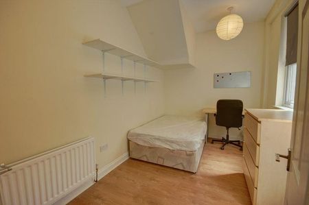 3 bedroom flat to rent - Photo 2