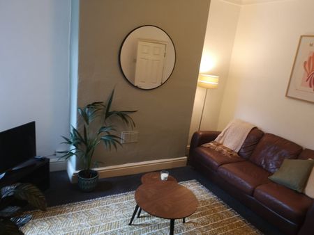 4 Bed Terraced House, Richmond Road, M14 - Photo 2