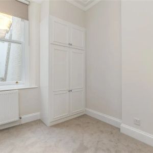 3 bedroom flat in South Kensington - Photo 2