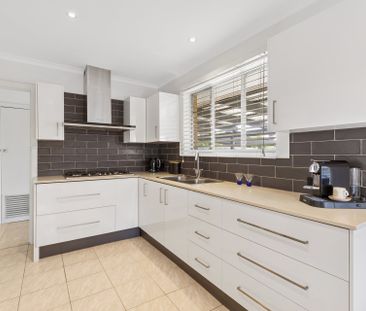 Space, Comfort and Convenience - Gardening Included! - Photo 4