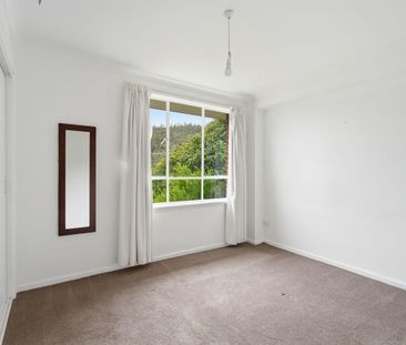 Immaculately presented 3 bedroom family home in a great location - Photo 5
