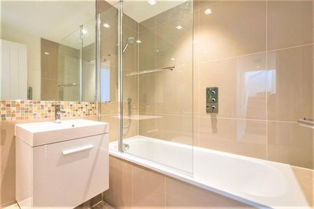 Premier House, West Byfleet - 2 bedrooms Property for lettings - Seymours - Photo 4