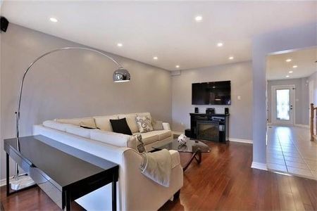 For Lease - 344 Riverstone Drive, Oakville, Ontario - Photo 2