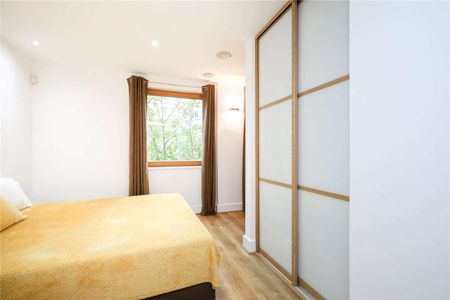 A modern two bedroom two bathroom flat close to Putney high street. - Photo 4