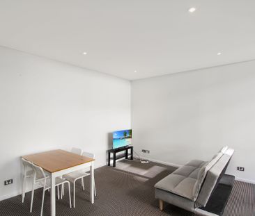 Fully Furnished One Bedroom Apartment with Parking and Study - Photo 1