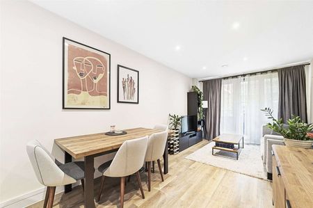 A beautifully appointed one bedroom apartment situated on the ground floor of this fine well run development, wonderfully located Borough. - Photo 3