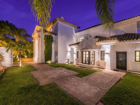 7 bedroom luxury Villa for rent in Marbella, Andalusia - Photo 2