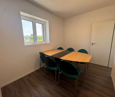 Heller Praxis-, Büro- oder Atelierraum an guter Lage in Dietikon - Photo 1