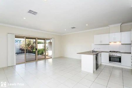 35b Kingston Avenue, Seacombe Gardens SA 5047 - Photo 3