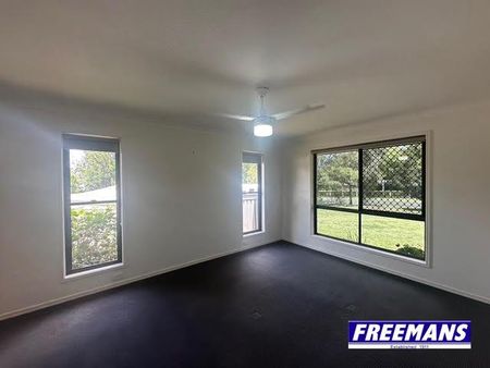 Quality 4 Bedroom Home - Photo 4