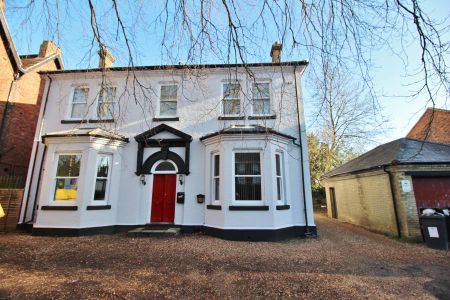 1 bedroom in a house share to rent - Photo 5