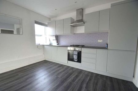 Station Approach, Ashford, TW15 - Photo 4