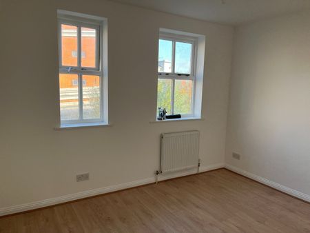 2 Bed Terraced House, Heather Close, SE13 - Photo 4