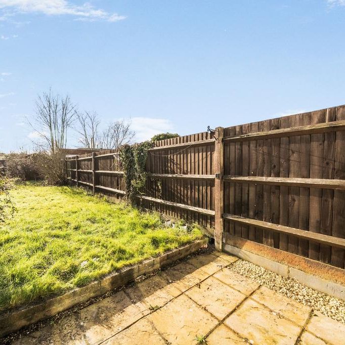 2 bedroom end of terrace house to rent - Photo 1