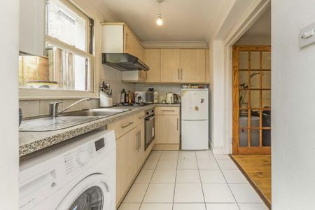3 bedroom flat to rent - Photo 5