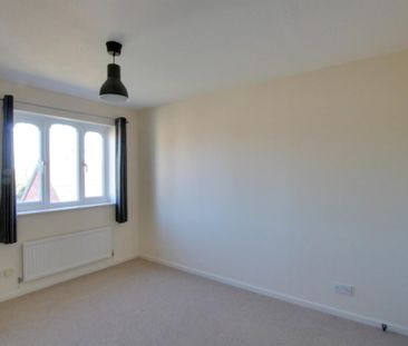 Semi-Detached, Waltham Chase, Unfurnished - Photo 3