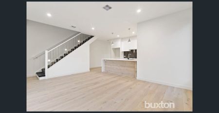 Stylish, Spacious & Perfectly Located! - Photo 3