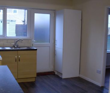 3 bedroom terraced house to rent - Photo 6