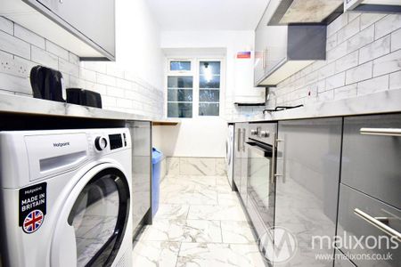 3 bedroom flat to rent - Photo 3