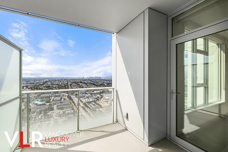 Condo in Burnaby, BC - Photo 3