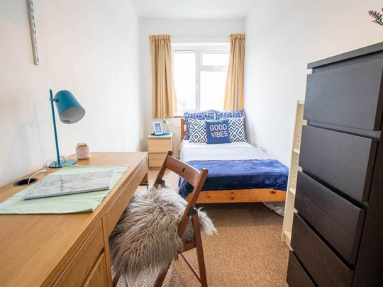 6 bedroom house to rent - Photo 1