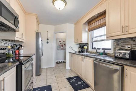 For Lease - 995 Gorham Street, Newmarket, Ontario - Photo 4