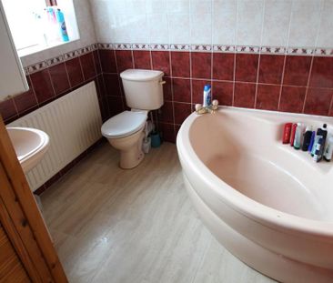 4 bedroom detached house to rent - Photo 4