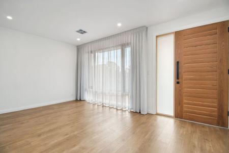 Look No Further - New Luxury Home – Coastal Living!!! - Photo 2