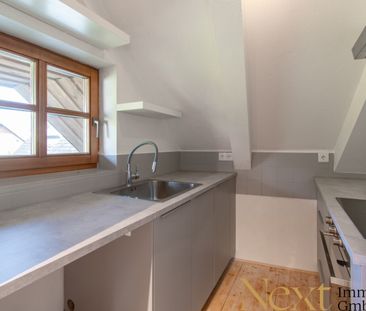 Wohnen mit Geschichte - charmante Altbau-Dachgeschosswohnung in Wel... - Photo 1