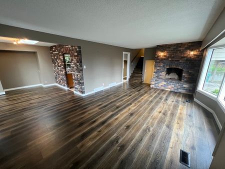 1652 King John Way - Photo 4