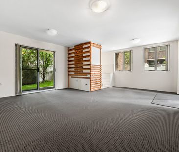 Freshly Painted Ground Floor 2 Bedroom Unit - Photo 6