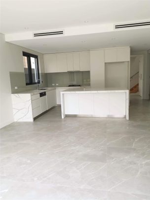 Semi Detached House For Laese - Photo 1