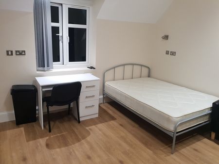 Studio Flat, Raglan Road, B5 - Photo 3