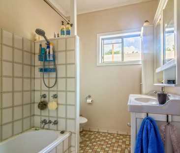 17 Courtice Street, Acacia Ridge QLD 4110 - House For Rent | Domain - Photo 1