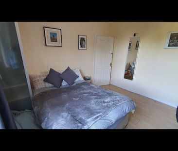 Room in a Shared Flat, London, SE8 - Photo 2