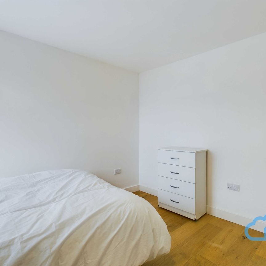 RM3 Eastmead | Farnborough | GU14 7SA - Photo 1